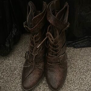 Chic Textured Lace-Up Boots